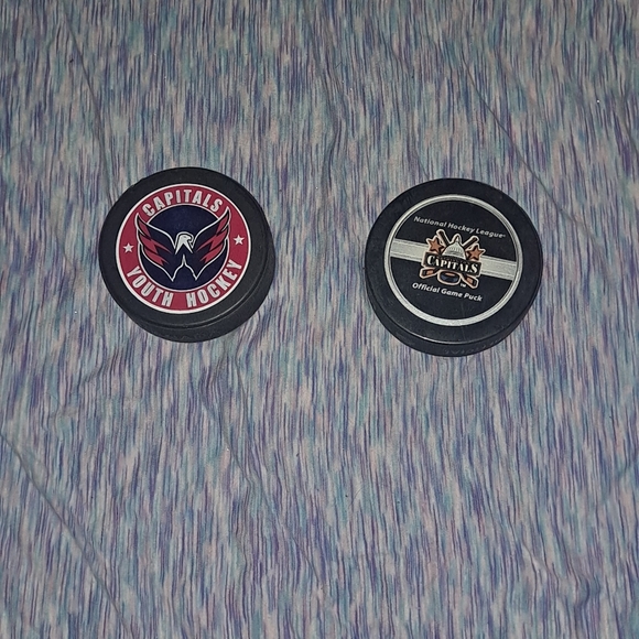 Washington Capitals Pucks - Picture 1 of 2